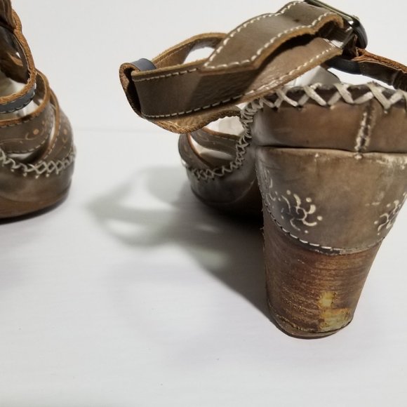 L'Artiste Strappy Floral Cutout Heeled Sandals - Picture 6 of 9